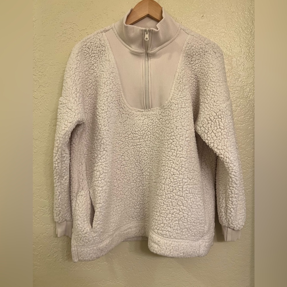 ⛄️Aerie⛄️ Cream Sherpa Sweatshirt. Size M